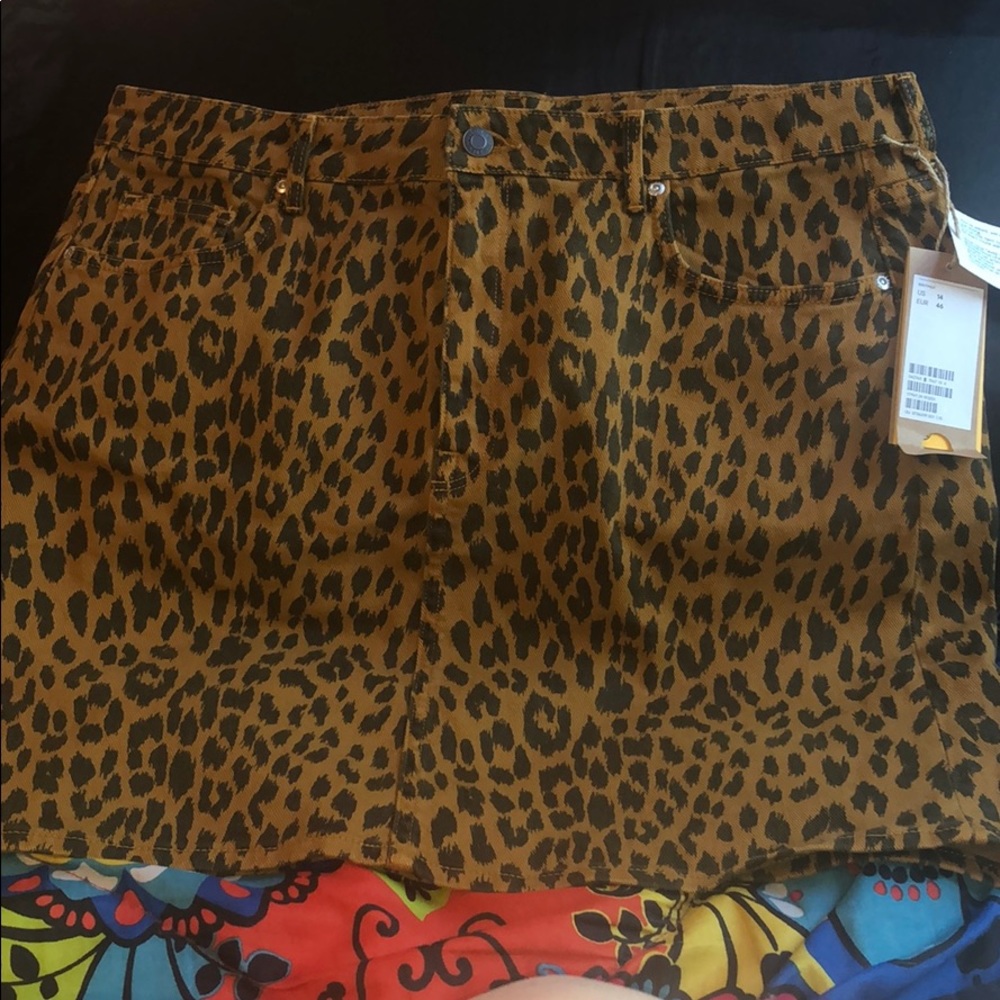 NEVER WORN! H&M denim cheetah printed skirt!